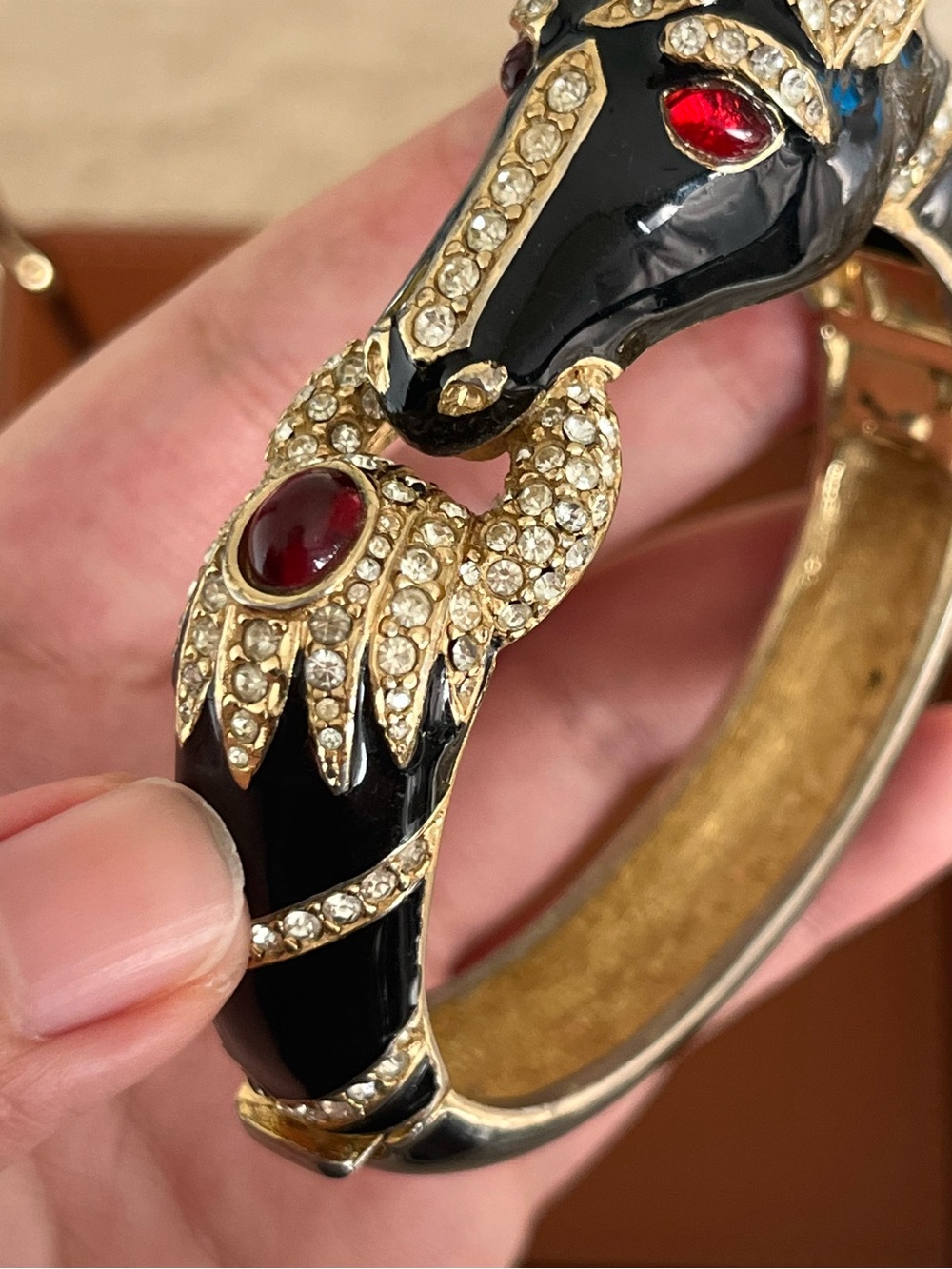 Vintage Ciner Zoo Animal Head Horse Holding Ring Red Glass Black Enamel Bangle - Picture 9 of 13